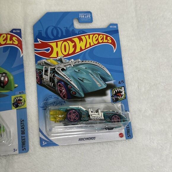 Hot Wheels Street Beasts Series Turtoshell and Arachnorod - Picture 3 of 4